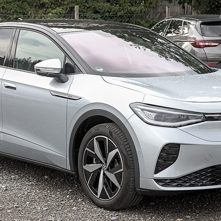 Silberner VW ID.5 GTX als Beispielbild für die Fahrzeugklasse